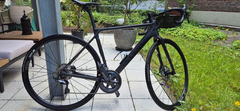 Used Canyon Ultimate CF SL 8 Disc 2021 2021 Road & Gravel, Black — image 1 of 6
