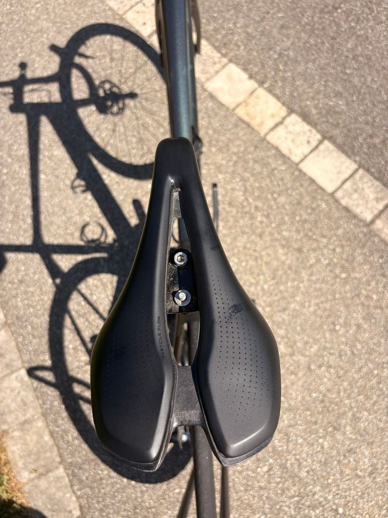 Używany Giant TCR Advanced Pro Disc 1 Di2 2024 2024 Road & Gravel — zdjęcie 9 z 12