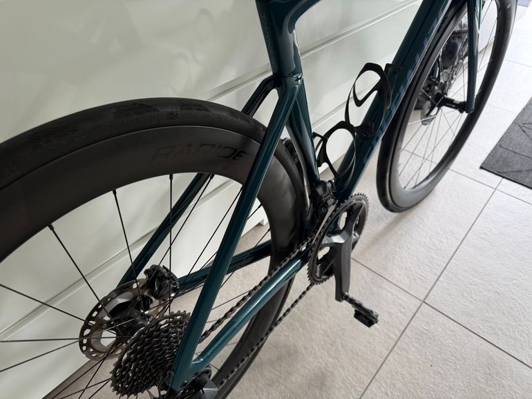 Używany Specialized Tarmac SL7 Expert 2022 2022 Road & Gravel — zdjęcie 6 z 8