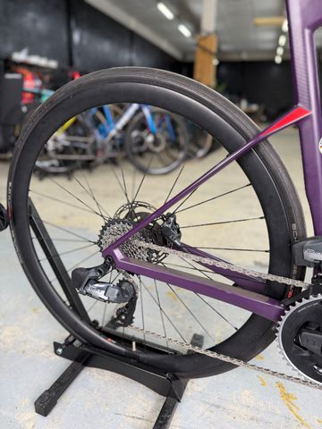 Used BMC Roadmachine 01 FOUR 2022 2022 Road & Gravel, Purple — image 10 of 26