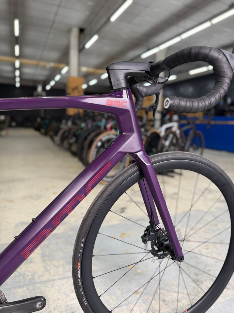 Używany BMC Roadmachine 01 FOUR 2022 2022 Road & Gravel — zdjęcie 7 z 26