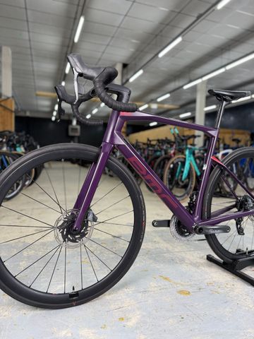 Used BMC Roadmachine 01 FOUR 2022 2022 Road & Gravel, Purple — image 17 of 26
