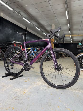 Używany BMC Roadmachine 01 FOUR 2022 2022 Road & Gravel — zdjęcie 3 z 26