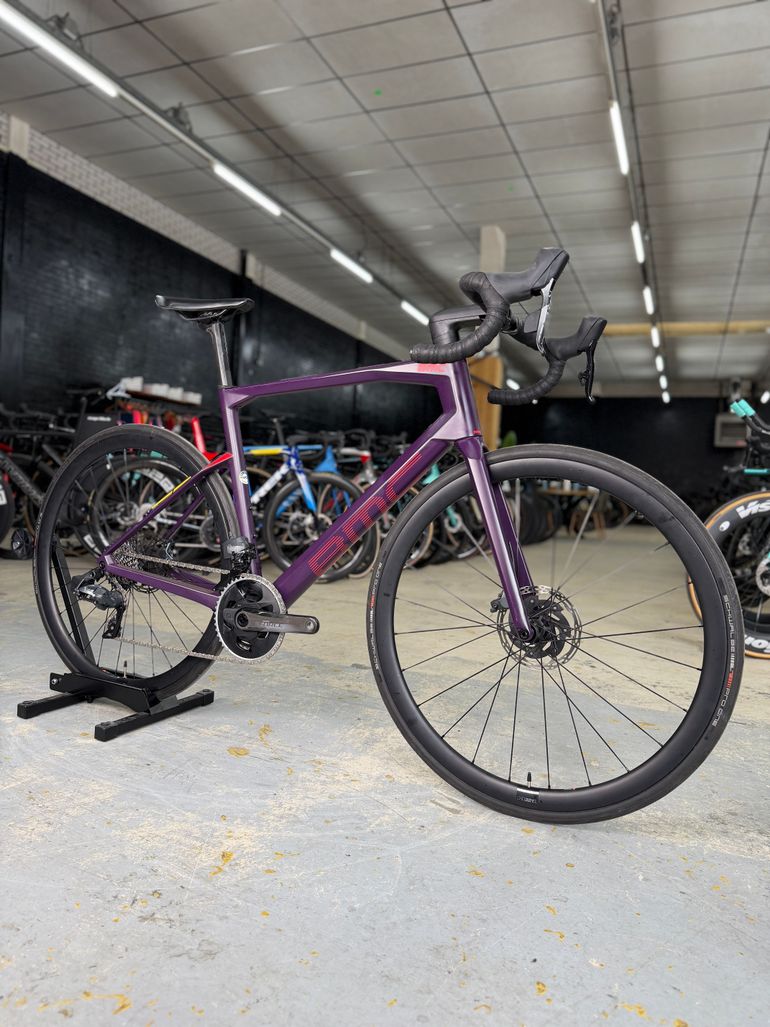 Używany BMC Roadmachine 01 FOUR 2022 2022 Road & Gravel — zdjęcie 3 z 26