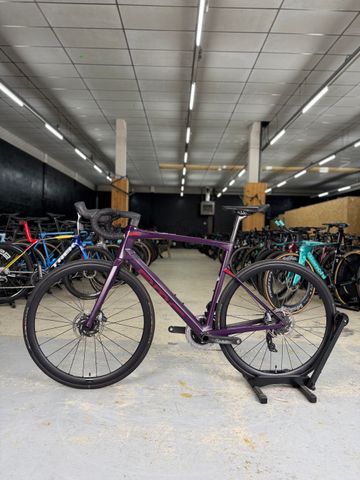 Used BMC Roadmachine 01 FOUR 2022 2022 Road & Gravel, Purple — image 16 of 26