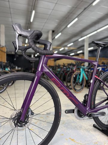 Used BMC Roadmachine 01 FOUR 2022 2022 Road & Gravel, Purple — image 21 of 26