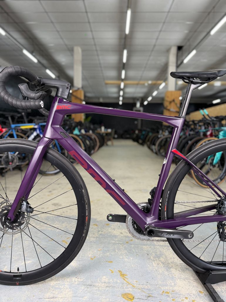 Używany BMC Roadmachine 01 FOUR 2022 2022 Road & Gravel — zdjęcie 20 z 26