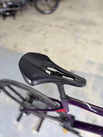 Używany BMC Roadmachine 01 FOUR 2022 2022 Road & Gravel — zdjęcie 15 z 26