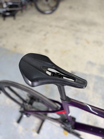 Used BMC Roadmachine 01 FOUR 2022 2022 Road & Gravel, Purple — image 15 of 26