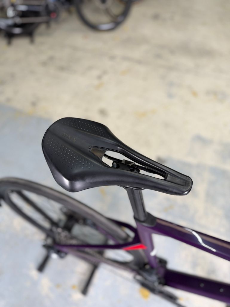 Używany BMC Roadmachine 01 FOUR 2022 2022 Road & Gravel — zdjęcie 15 z 26