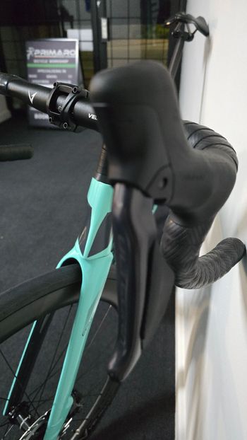 Używany Bianchi Oltre Shimano Ultegra Di2 2026 Road & Gravel — zdjęcie 4 z 14