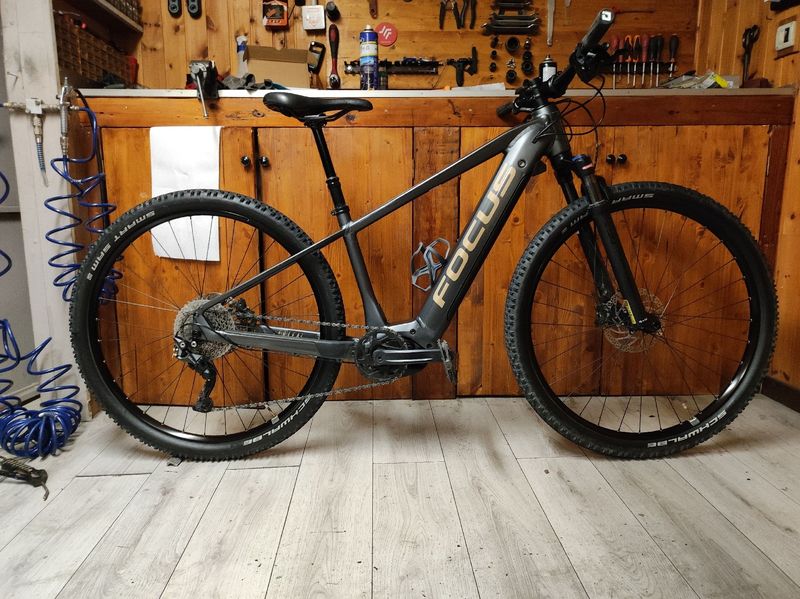 Tweedehands Focus JARIFA² 6.7 2021 2021 Mountainbike — afbeelding 1 van 3