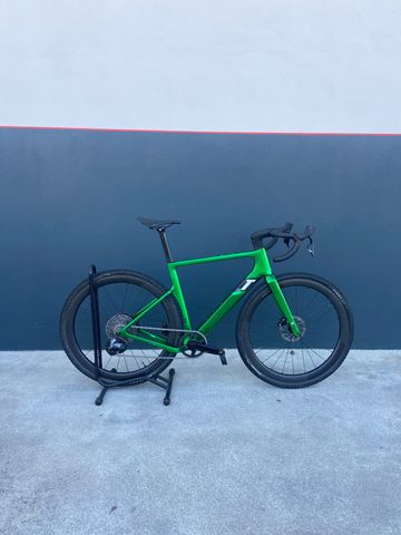 Brugt 3T RACE MAX ITALIA RIVAL 1X12 AXS RUOTA CARBON 2024 Road & Gravel