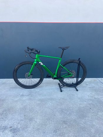 Używany 3T RACE MAX ITALIA RIVAL 1X12 AXS RUOTA CARBON 2024 Road & Gravel — zdjęcie 2 z 4