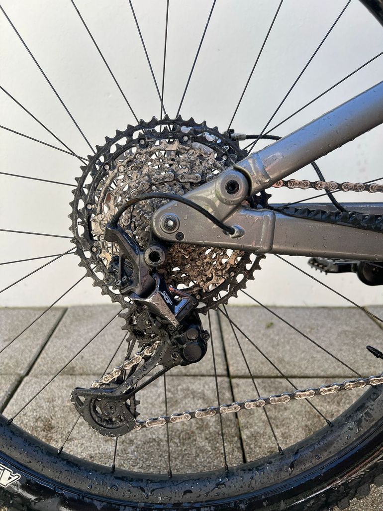 Używany Marin Alpine Trail Carbon 2 2024 2024 Mountainbike — zdjęcie 14 z 25