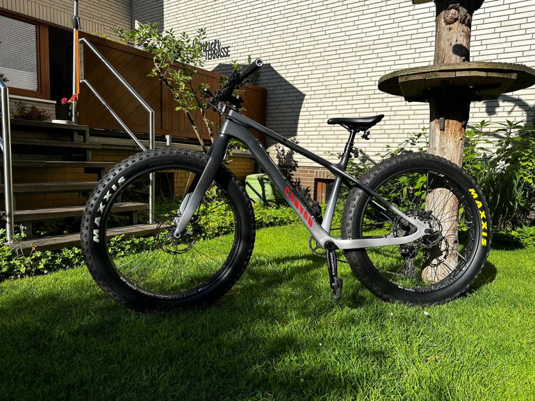 Used Canyon Dude CF 8 2022 2022 Mountainbike, Black, 27.5 — image 2 of 11