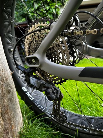 Used Canyon Dude CF 8 2022 2022 Mountainbike, Black, 27.5 — image 6 of 11