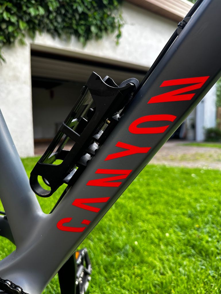 Used Canyon Dude CF 8 2022 2022 Mountainbike, Black, 27.5 — image 8 of 11