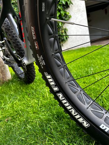 Used Canyon Dude CF 8 2022 2022 Mountainbike, Black, 27.5 — image 7 of 11