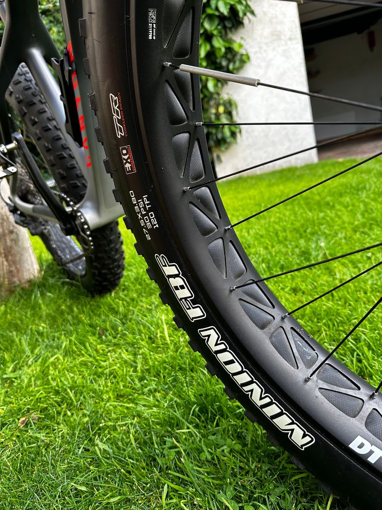 Used Canyon Dude CF 8 2022 2022 Mountainbike, Black, 27.5 — image 7 of 11