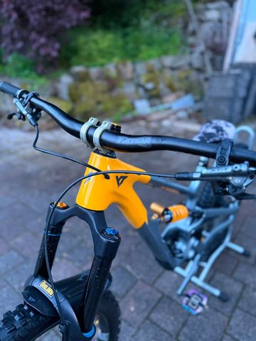 YT Industries Capra UNCAGED 11 MX 2023 2023 Mountainbike usato, Grigio chiaro — immagine 6 di 11