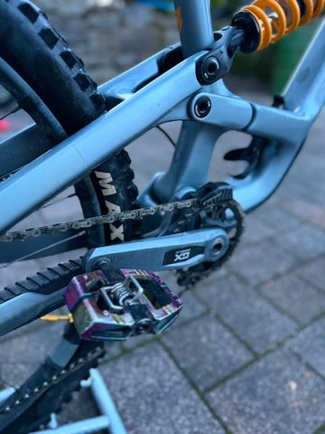 YT Industries Capra UNCAGED 11 MX 2023 2023 Mountainbike usato, Grigio chiaro — immagine 9 di 11