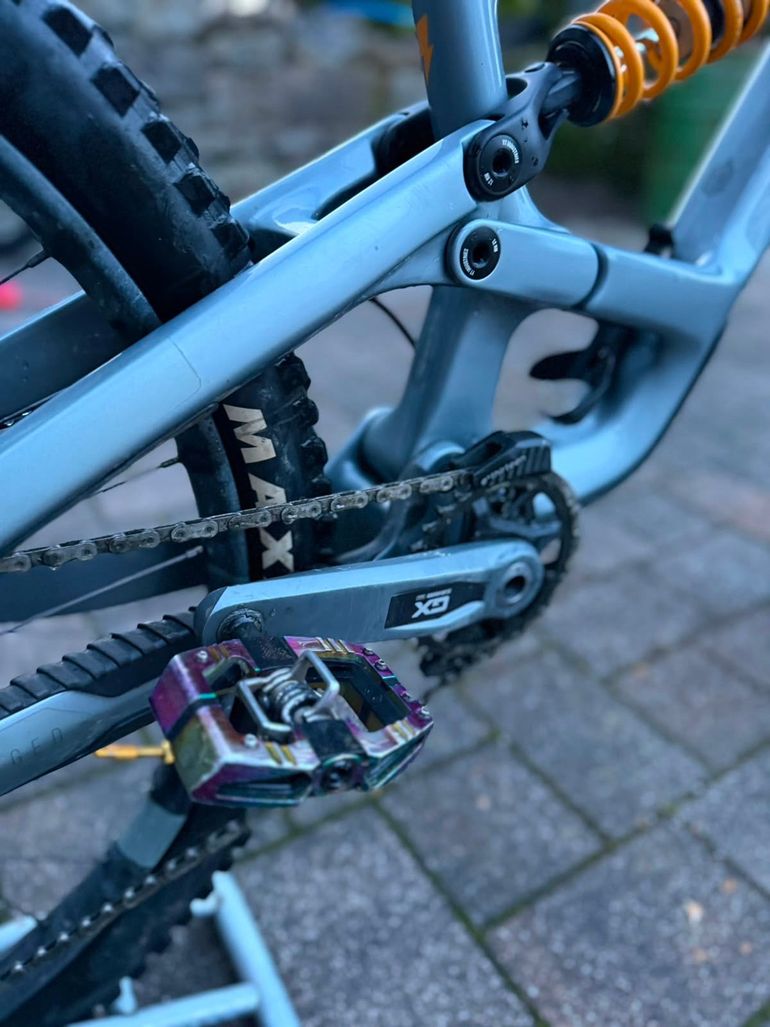 Used YT Industries Capra UNCAGED 11 MX 2023 2023 Mountainbike, Light Gray, 29, 27.5 — image 9 of 11