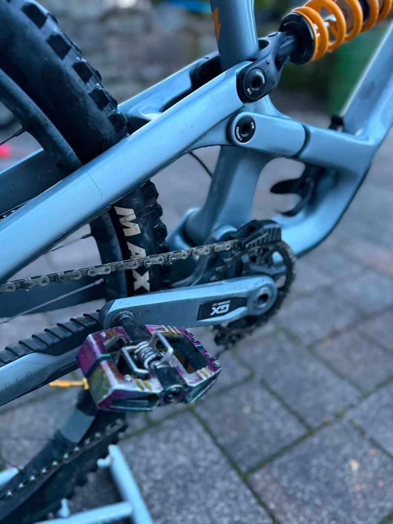 YT Industries Capra UNCAGED 11 MX 2023 2023 Mountainbike usato, Grigio chiaro — immagine 9 di 11