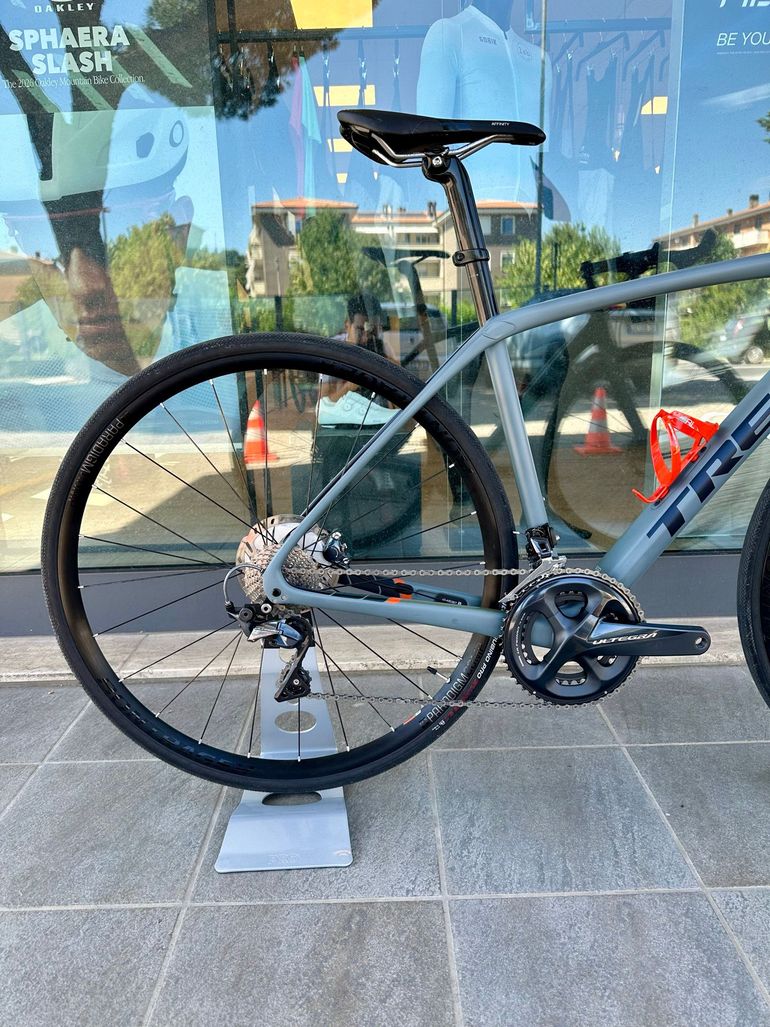 Używany Trek Domane SL 8 Disc 2018 2018 Road & Gravel — zdjęcie 4 z 7