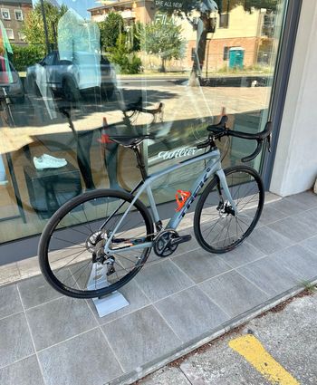 Używany Trek Domane SL 8 Disc 2018 2018 Road & Gravel — zdjęcie 2 z 7