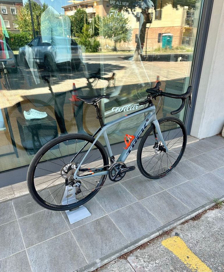 Używany Trek Domane SL 8 Disc 2018 2018 Road & Gravel — zdjęcie 2 z 7