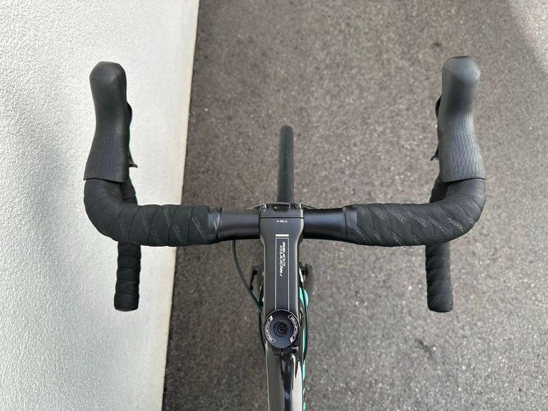 Używany Bianchi Oltre XR3 Disc Ultegra 2020 2020 Road & Gravel — zdjęcie 8 z 15