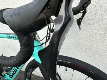Używany Bianchi Oltre XR3 Disc Ultegra 2020 2020 Road & Gravel — zdjęcie 12 z 15