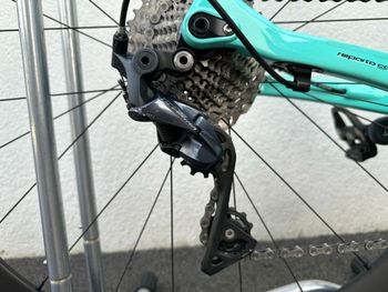 Używany Bianchi Oltre XR3 Disc Ultegra 2020 2020 Road & Gravel — zdjęcie 7 z 15