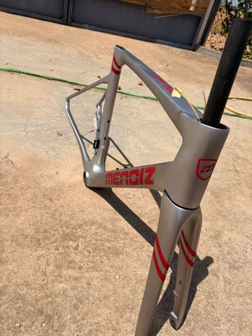 Used Mendiz F9 Frameset 2025 Road & Gravel, Light Gray — image 2 of 5
