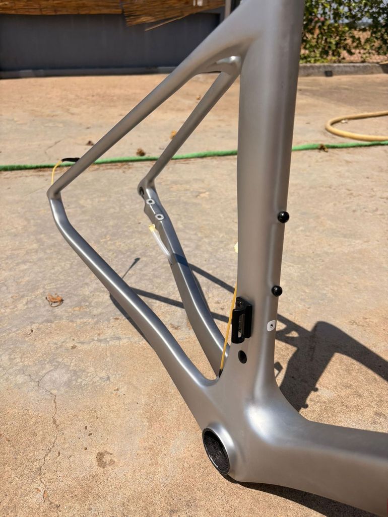 Mendiz F9 Frameset 2025 Road & Gravel de segunda mano, Gris claro — imagen 4 de 5