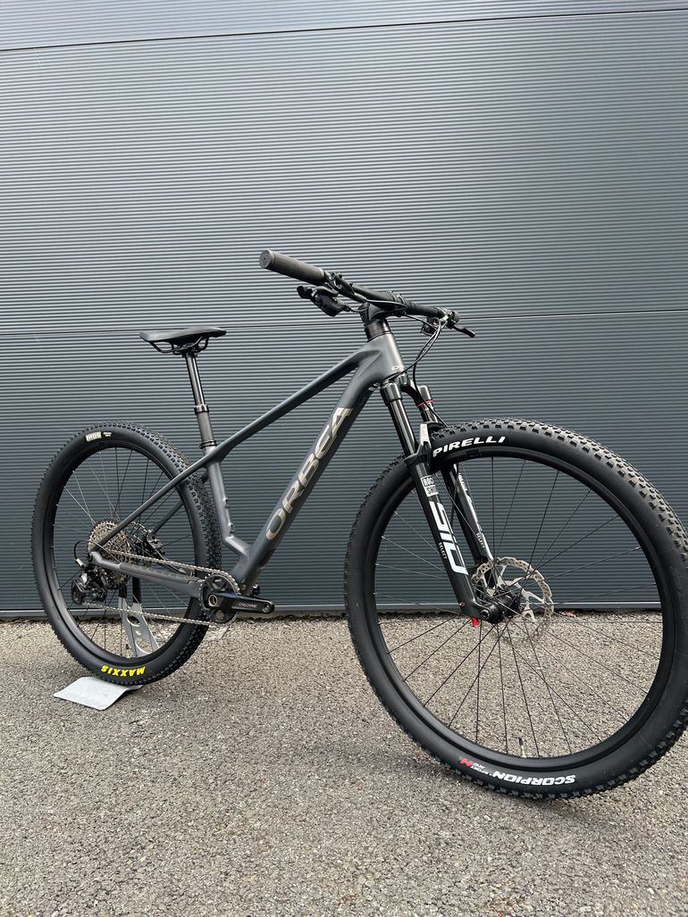 Used Orbea ALMA M30 2024 2024 Mountainbike, Light Gray, 29 — image 1 of 4