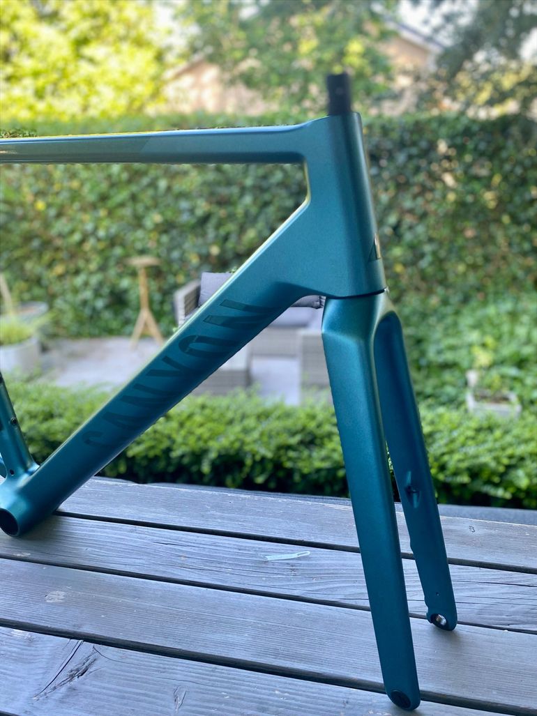 Used Canyon Ultimate CF SLX 8 Di2 C50 2025 Frameset 2025 Road & Gravel, Blue — image 8 of 9