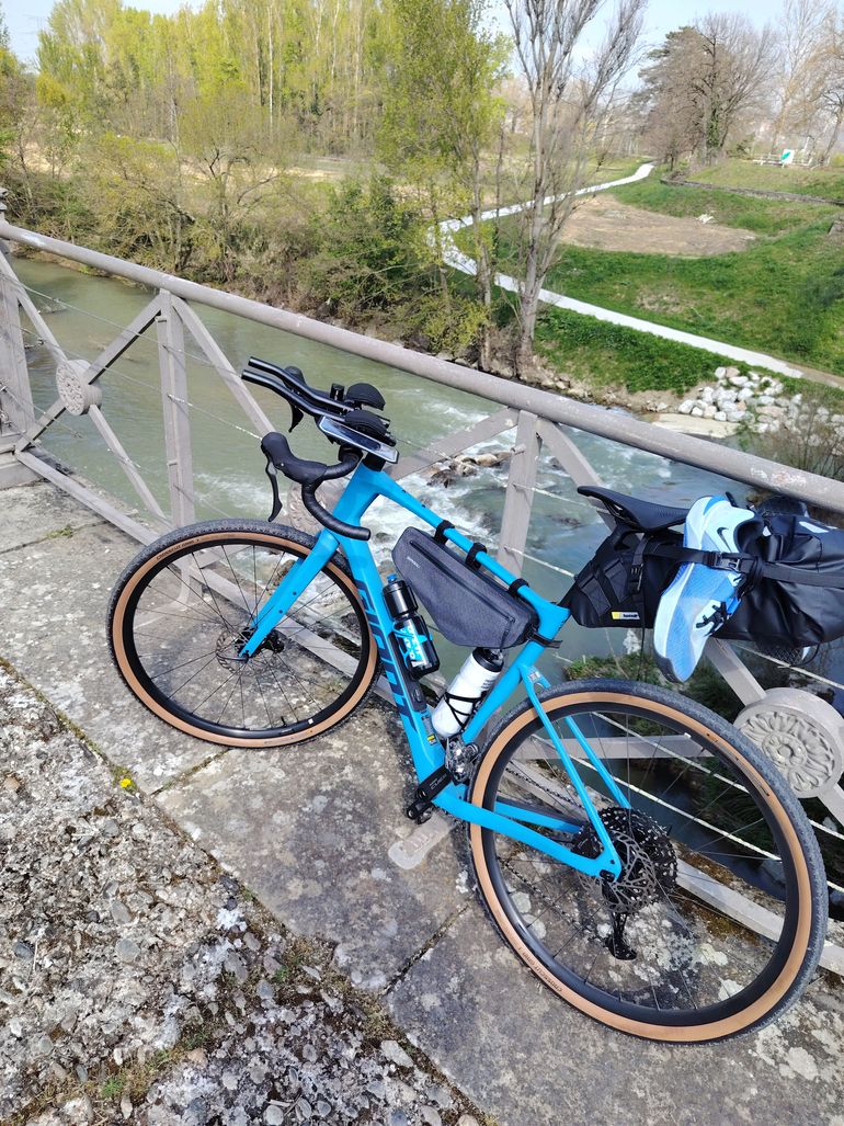 Used Giant Revolt Advanced 3 2026 2026 Road & Gravel, Blue — image 1 of 4