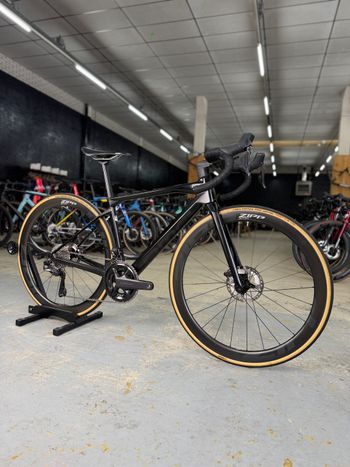 Used BMC Roadmachine 01 FIVE 2023 2023 Road & Gravel, Black — image 2 of 22