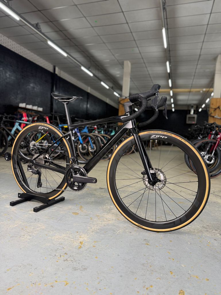 Used BMC Roadmachine 01 FIVE 2023 2023 Road & Gravel, Black — image 2 of 22