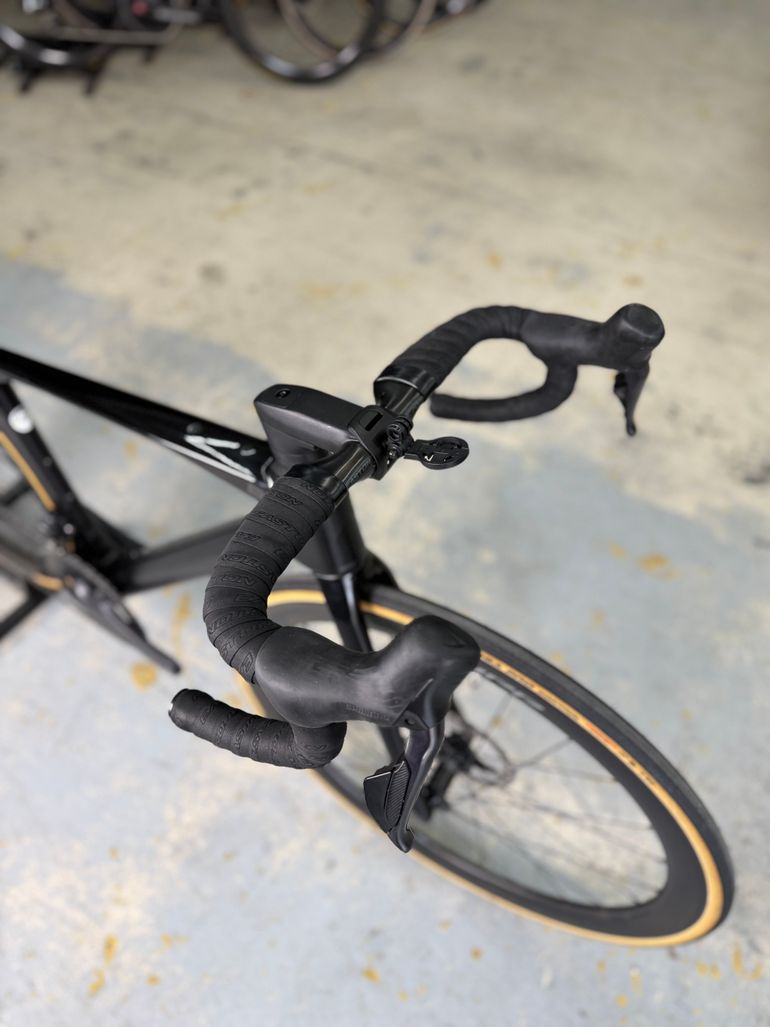 Used BMC Roadmachine 01 FIVE 2023 2023 Road & Gravel, Black — image 6 of 22