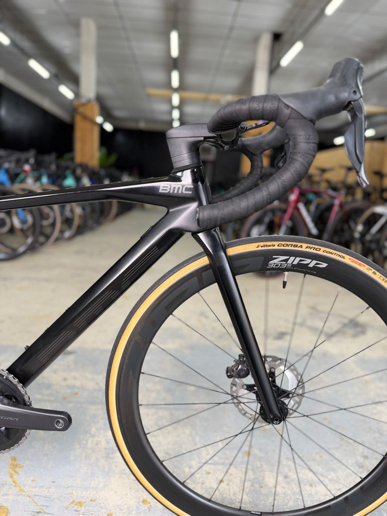 Used BMC Roadmachine 01 FIVE 2023 2023 Road & Gravel, Black — image 5 of 22