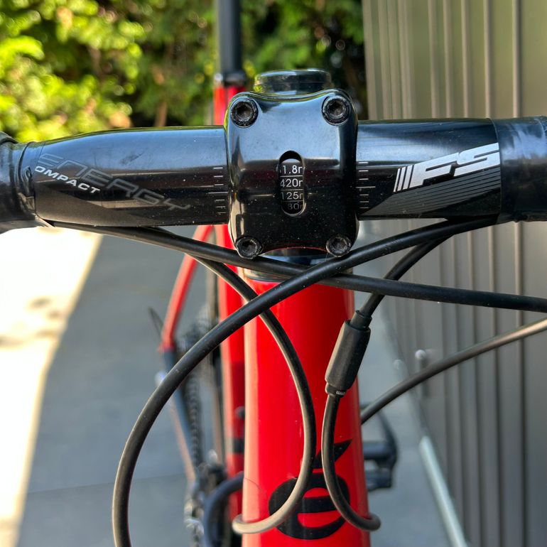 Cervélo C3 Ultegra Disc 2018 (barely Used) 2018 Road & Gravel usato, Rosso — immagine 9 di 14