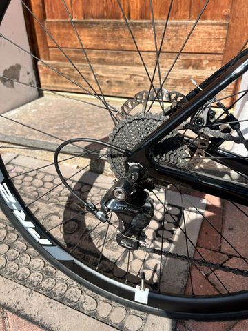 Używany Giant Defy Advanced 1 White 2016 2016 Road & Gravel — zdjęcie 3 z 6