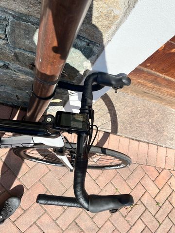 Używany Giant Defy Advanced 1 White 2016 2016 Road & Gravel — zdjęcie 5 z 6