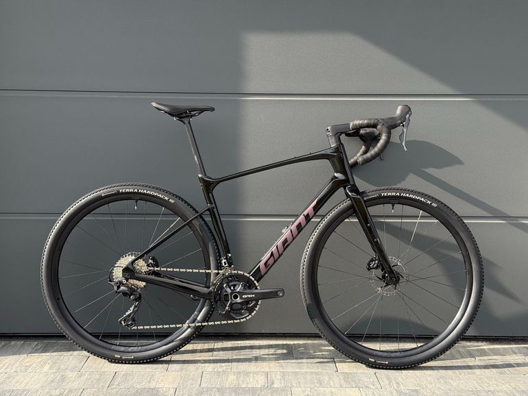 Used Giant Revolt Advanced 2 2025 2025 Road & Gravel, Black — image 1 of 13