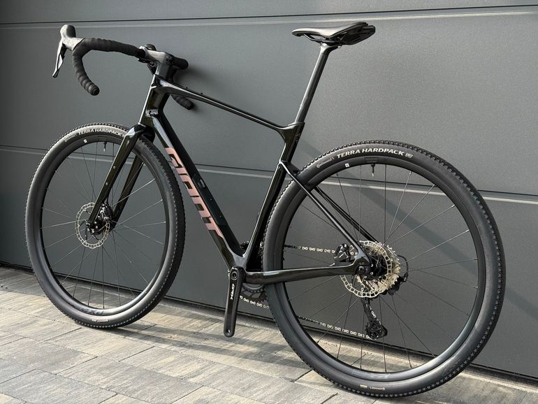 Used Giant Revolt Advanced 2 2025 2025 Road & Gravel, Black — image 4 of 13