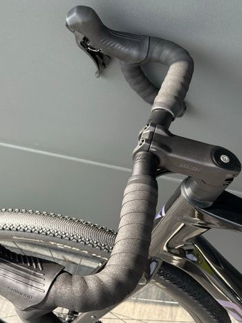 Used Giant Revolt Advanced 2 2025 2025 Road & Gravel, Black — image 5 of 13