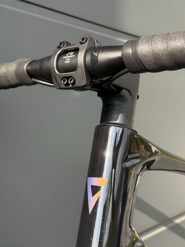 Used Giant Revolt Advanced 2 2025 2025 Road & Gravel, Black — image 6 of 13